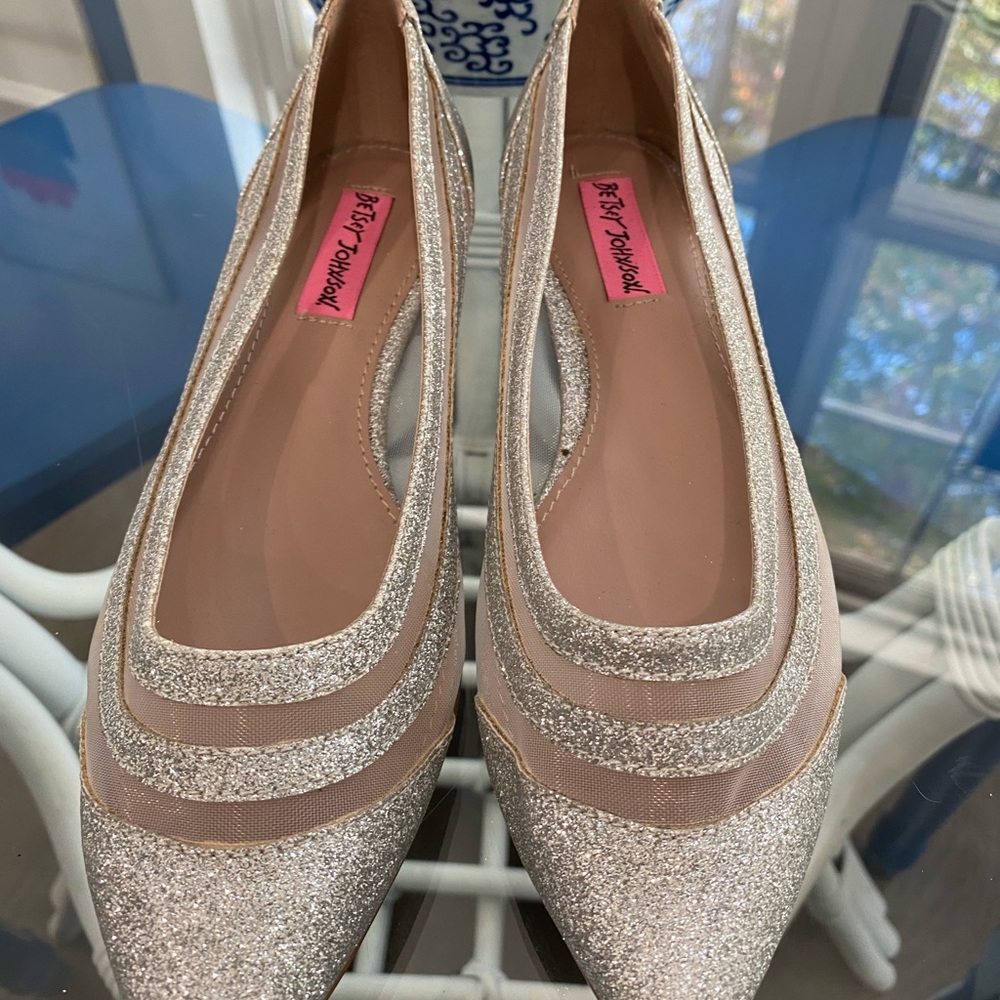 Betsey Johnson silver pointed toe glitter Annette flats - Picture 3 of 6
